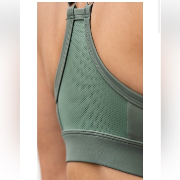 VIICAYA Vii Sports Bra Sage Green Size Small $48 Retail NWT - Picture 3 of 10